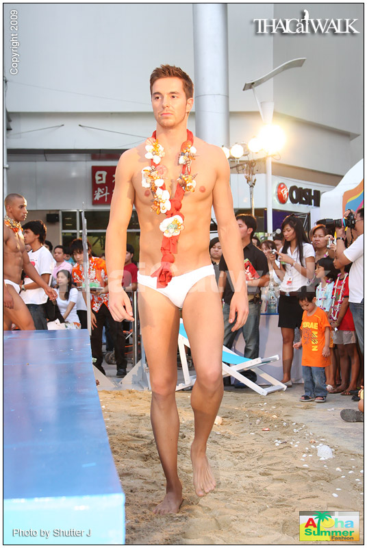 แฟชั่นโชว์ Aloha Sexy Fashion หยาด ปอย นำทีม