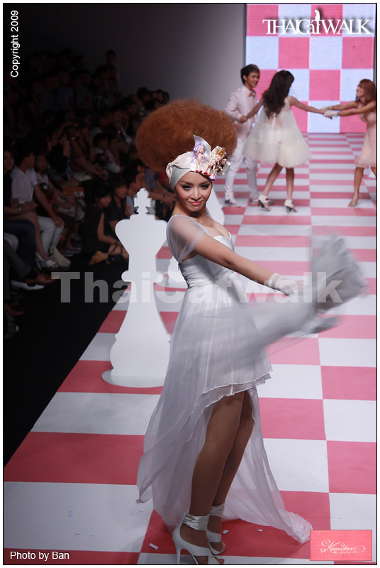 แฟชั่นโชว์ เซตน่ารักๆ จาก Kunitar & 8E88 by L\'Oreal Paris