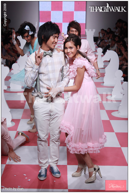 แฟชั่นโชว์ เซตน่ารักๆ จาก Kunitar & 8E88 by L\'Oreal Paris