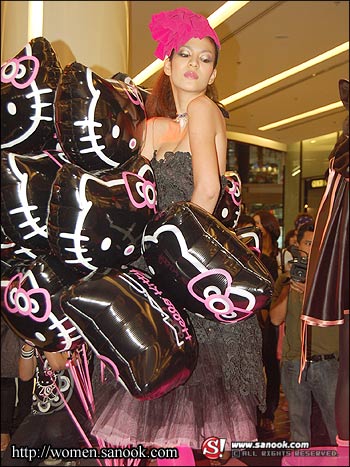 แฟชั่นโชว์ จาก M.A.C Hello Kitty