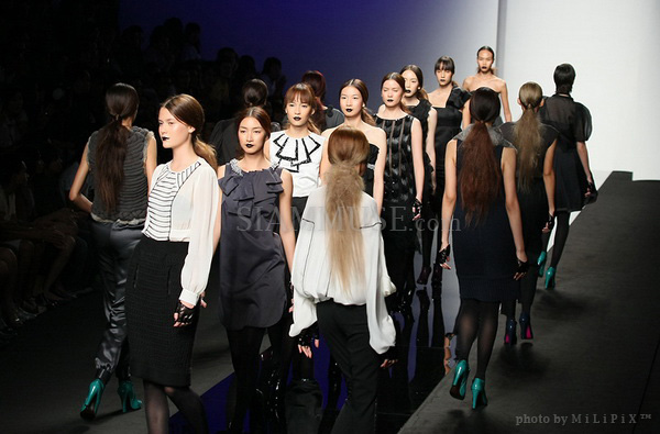 แฟชั่นโชว์ : ELLE Fashion Week 2008 (3) /18 Oct 2008