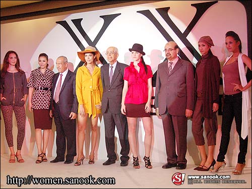 แฟชั่นโชว์จากร้าน XXI FOREVER