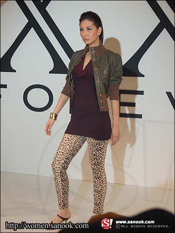 แฟชั่นโชว์จากร้าน XXI FOREVER