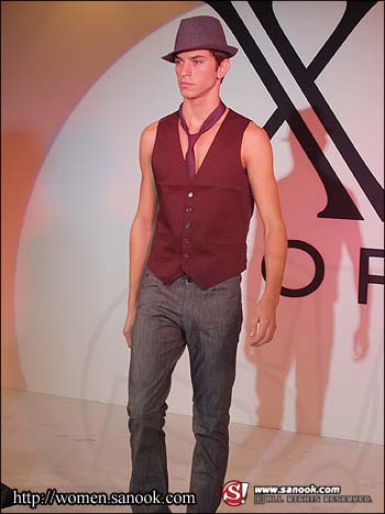 แฟชั่นโชว์จากร้าน XXI FOREVER