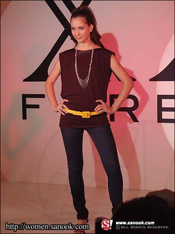 แฟชั่นโชว์จากร้าน XXI FOREVER