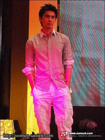 แฟชั่นโชว์ : Colour Of Life Fashion Show