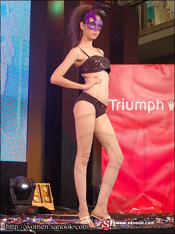 แฟชั่นโชว์ : Colour Of Life Fashion Show