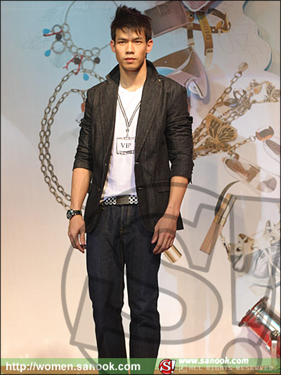 แฟชั่นโชว์จาก งานสุดสัปดาห์ shopping market ครั้งที่ 4