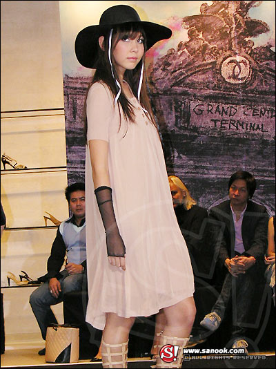 CHANEL Cruise 2006-2007 RTW Collection Show