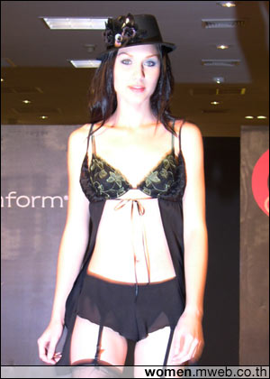 แฟชั่นโชว์ชุดชั้นในจาก Maidenform