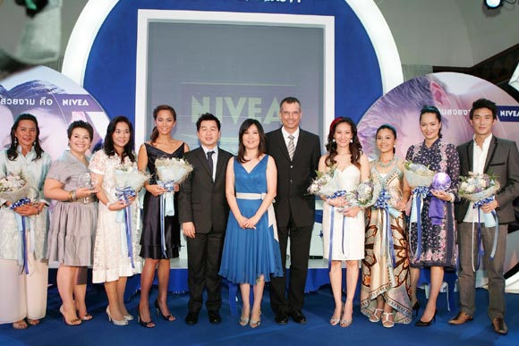 เคล็ดลับเปล่งประกายจาก 10 ผู้หญิงทรงอิทธิพล