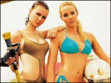 นางฟ้าไรอันแอร์ นุ่งบิกินนี่ถ่ายปฏิทิน เซ็กซี่ เพื่อการกุศล