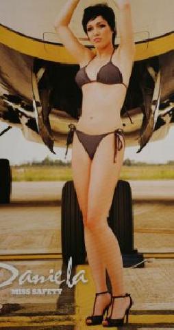 นางฟ้าไรอันแอร์ นุ่งบิกินนี่ถ่ายปฏิทิน เซ็กซี่ เพื่อการกุศล