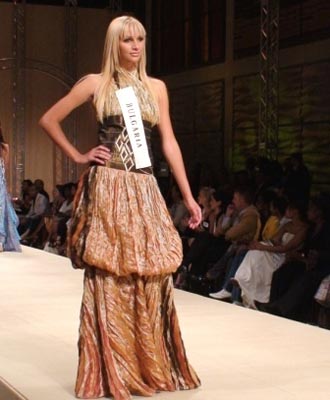 สาวรัสเซียหุ่นดีชนะใจคว้ารางวัลชนะเลิศรอบ Miss World Top Model