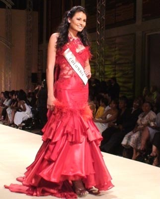 สาวรัสเซียหุ่นดีชนะใจคว้ารางวัลชนะเลิศรอบ Miss World Top Model