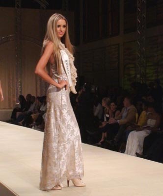 สาวรัสเซียหุ่นดีชนะใจคว้ารางวัลชนะเลิศรอบ Miss World Top Model