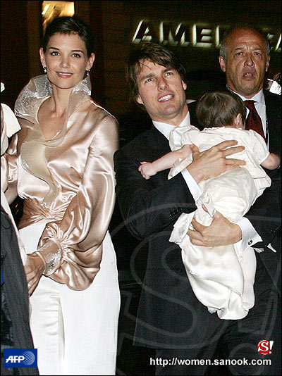 ชมภาพงานวิวาห์ของ ทอม ครูซ-เคธี่ โฮล์มส์