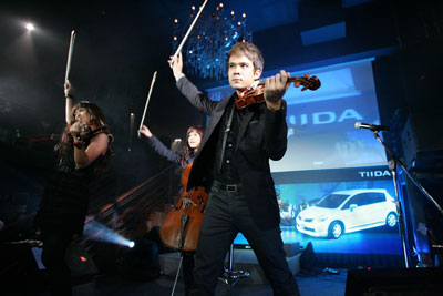 นิสสัน ทีด้า  จัด The Rhythm of the Night with Nissan Tiida Hatchback & VieTrio