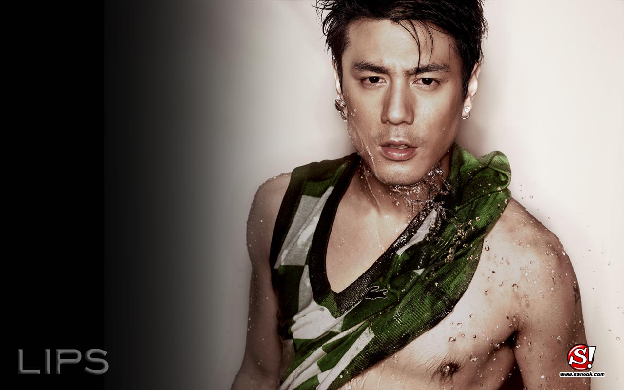 Lips : ปักษ์หลัง เมษายน 2552