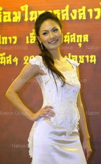 สาวหมวย \"แก้ม\" พึ่งสิ่งศักดิ์สิทธิ์ก่อนลุยเวที \"มิสไชนีส\" แดนมังกร