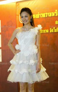 สาวหมวย \"แก้ม\" พึ่งสิ่งศักดิ์สิทธิ์ก่อนลุยเวที \"มิสไชนีส\" แดนมังกร