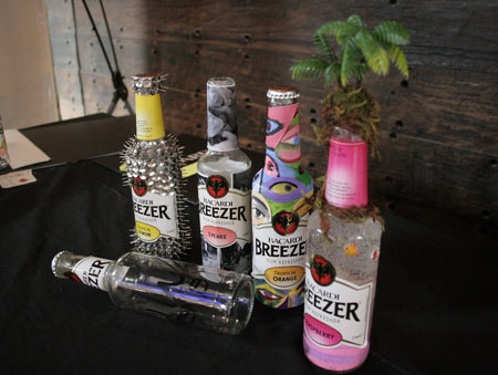 โดม - เบนซ์ ชวนระเบิดความคิดสร้างสรรค์บนขวด