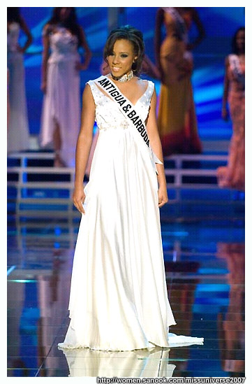 ภาพสาวงามจากการประกวดชุดราตรีรอบแรก