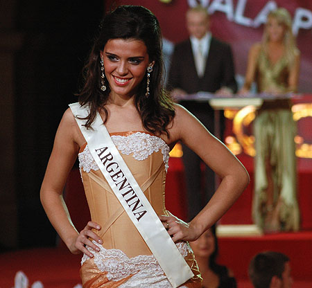 งานกาล่าดินเนอร์ เปิดตัวผู้ประกวดมิสเวิลด์ในชุดราตรี