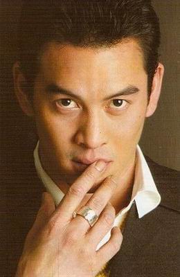 ชาคริต แย้มนาม