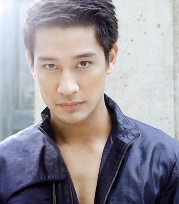 ป้อง ณวัฒน์ กุลรัตนรักษ์