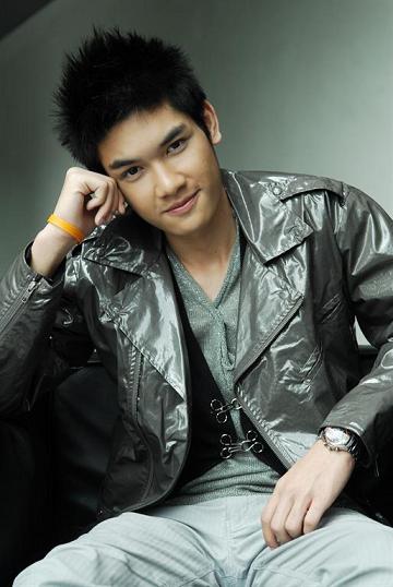 สิงโต สิงหรัตน์ จันทร์ภักดี (สิงโต เดอะสตาร์)