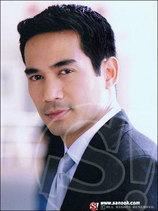 ตุ้ย ธีรภัทร สัจจกุล