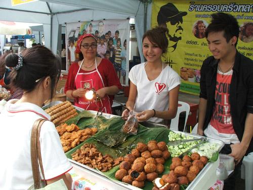 ครอบครัวอิทธิ พลางกูร