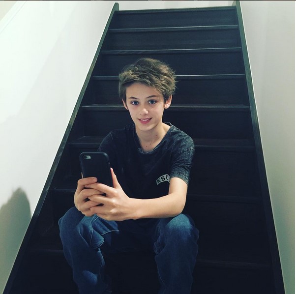 เด็กผู้ชายหล่อ