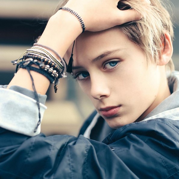 เด็กผู้ชายหล่อ