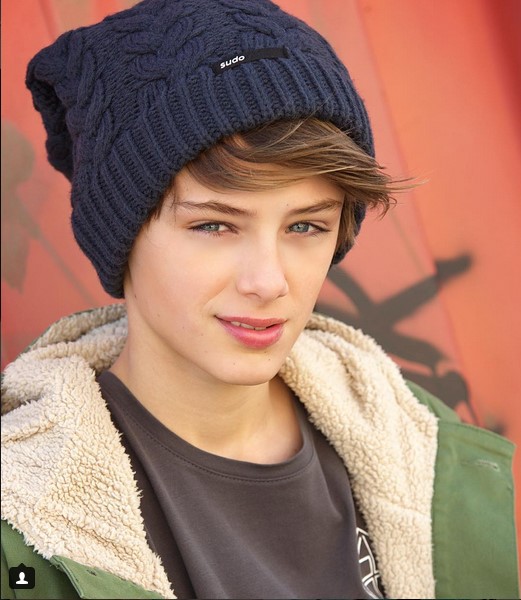 เด็กผู้ชายหล่อ