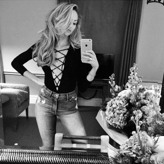 เสื้อตาข่ายแหวก