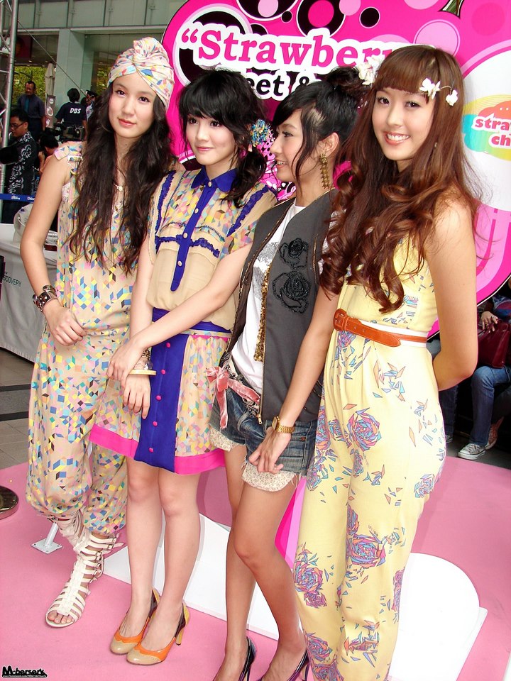 พิธีกรสตอเบอรี่ชีสเค้ก