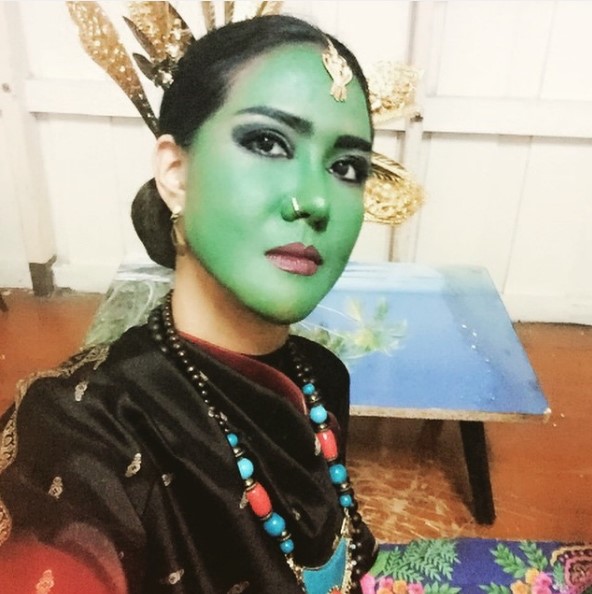 ตอม รชนีกร