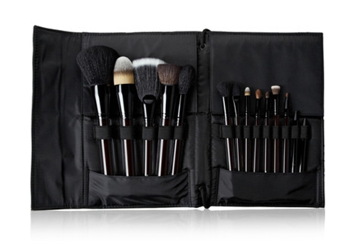 KEVYN AUCOIN The Essential Brush Collection ราคา $650 หรือประมาณ 21,190 บาท