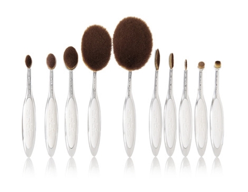 ARTIS BRUSH Elite Mirror 10 Brush Set ราคา $533 หรือประมาณ 17,381 บาท