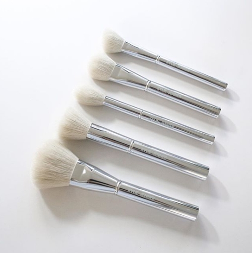 'The Silver Series Brush Collection' จากแบรนด์ Kylie Cosmetics