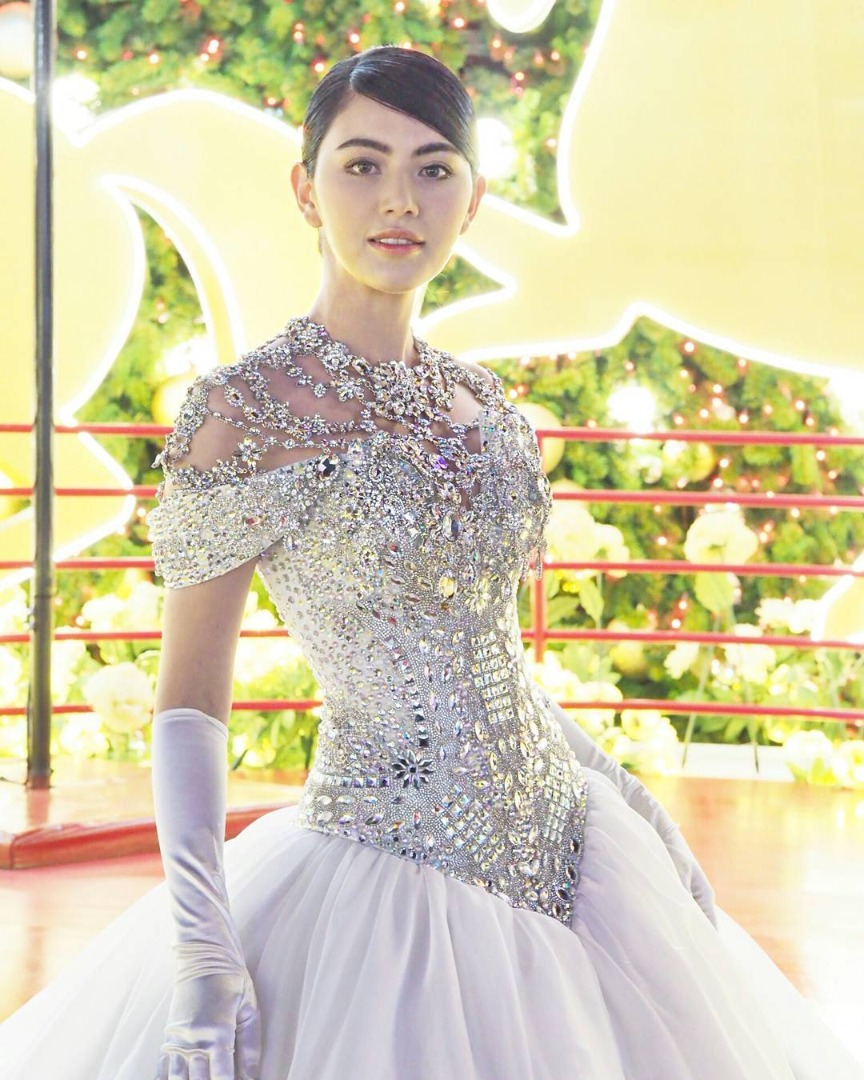 ใหม่ ดาวิกา