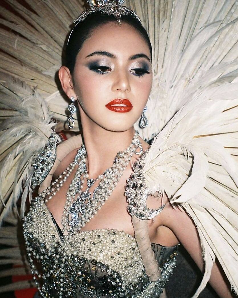 ใหม่ ดาวิกา