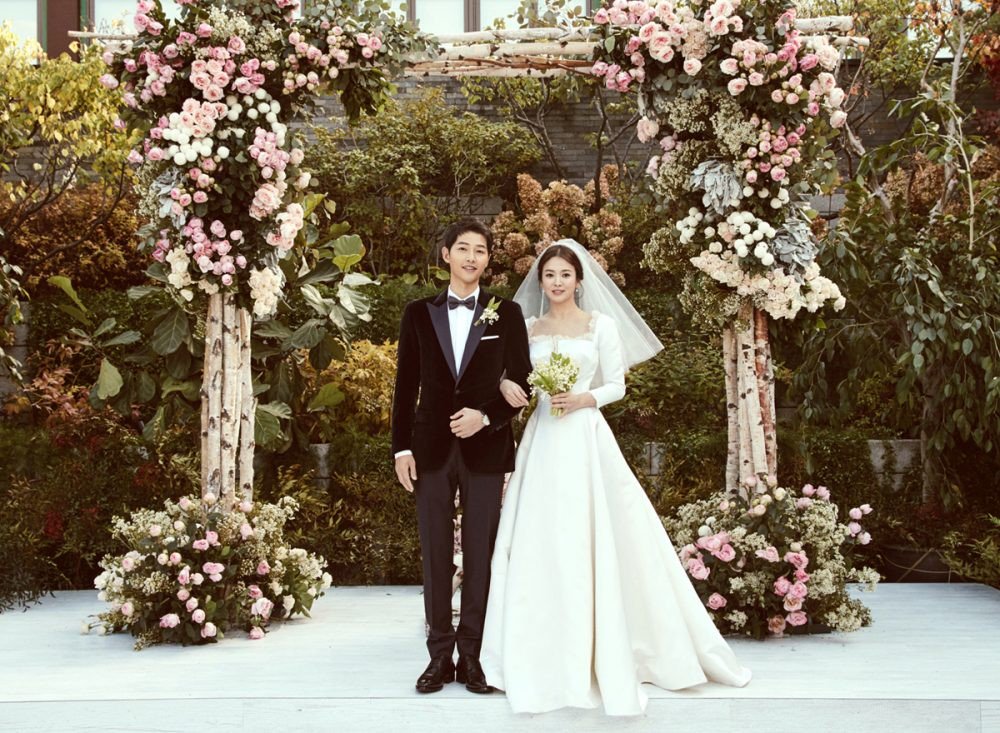 ชุดแต่งงานของ 'ซงฮเยคโย' และ 'ซงจุงกิ' จาก Dior