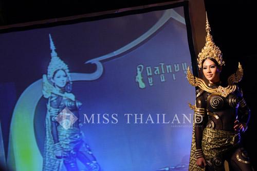 ชุดประจําชาติไทย2011