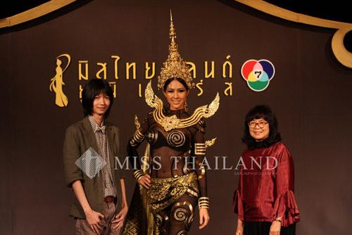 ชุดประจําชาติไทย2011
