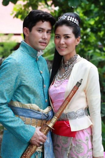 ดาราชุดไทย