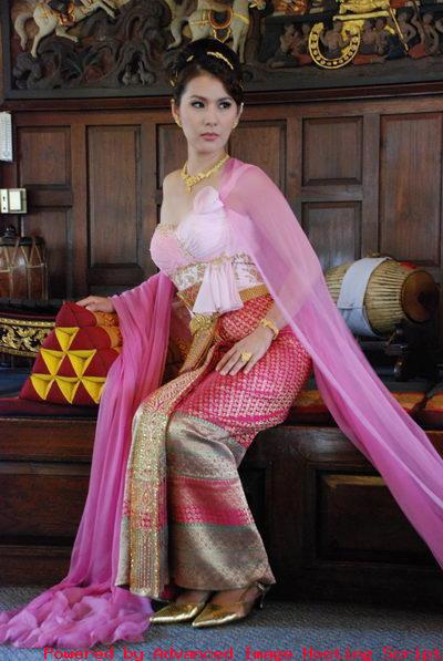 ดาราชุดไทย