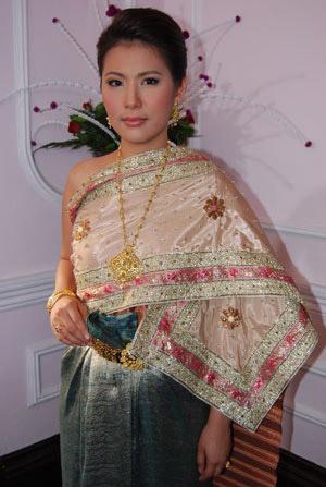 ดาราชุดไทย